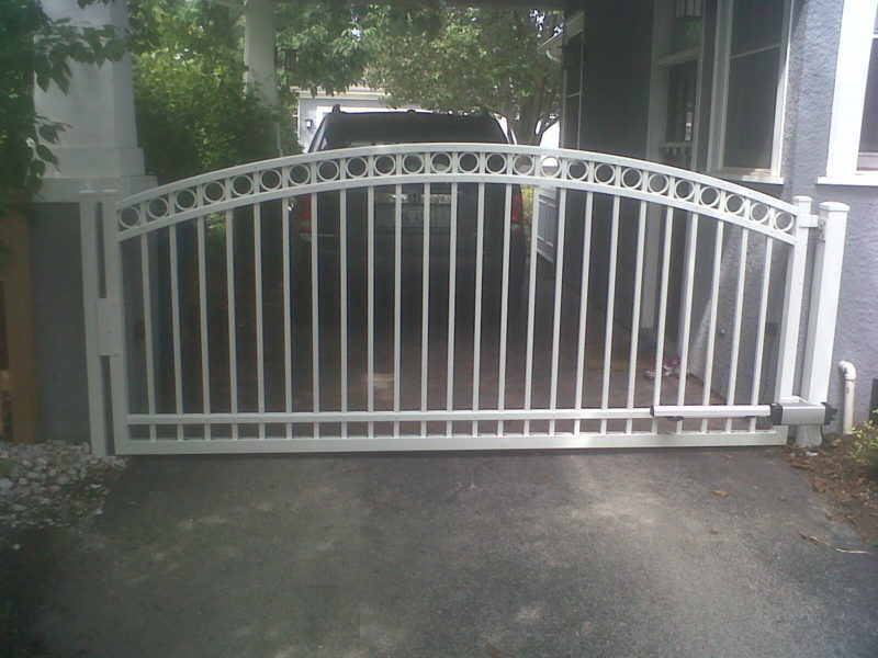 Residential single gate aluminum fence
