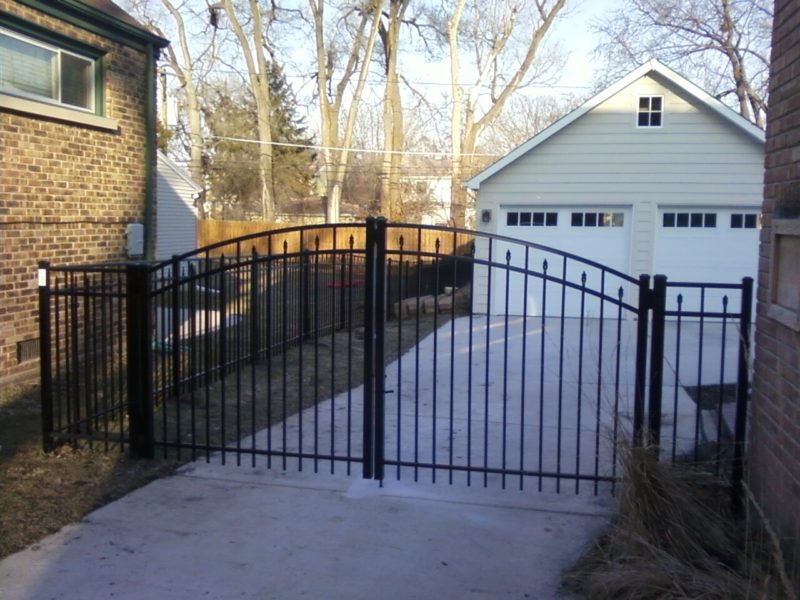 Aluminum residential single arched gate